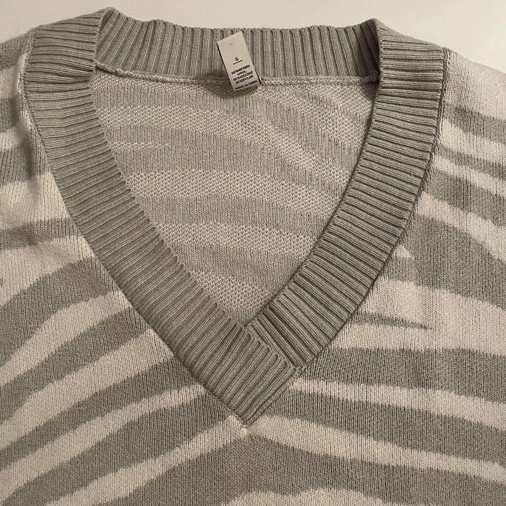 Varley Calvert V Neck‎ Sweater Sz Small Zebra Striped Gray And White Merino Wool - Picture 2 of 10
